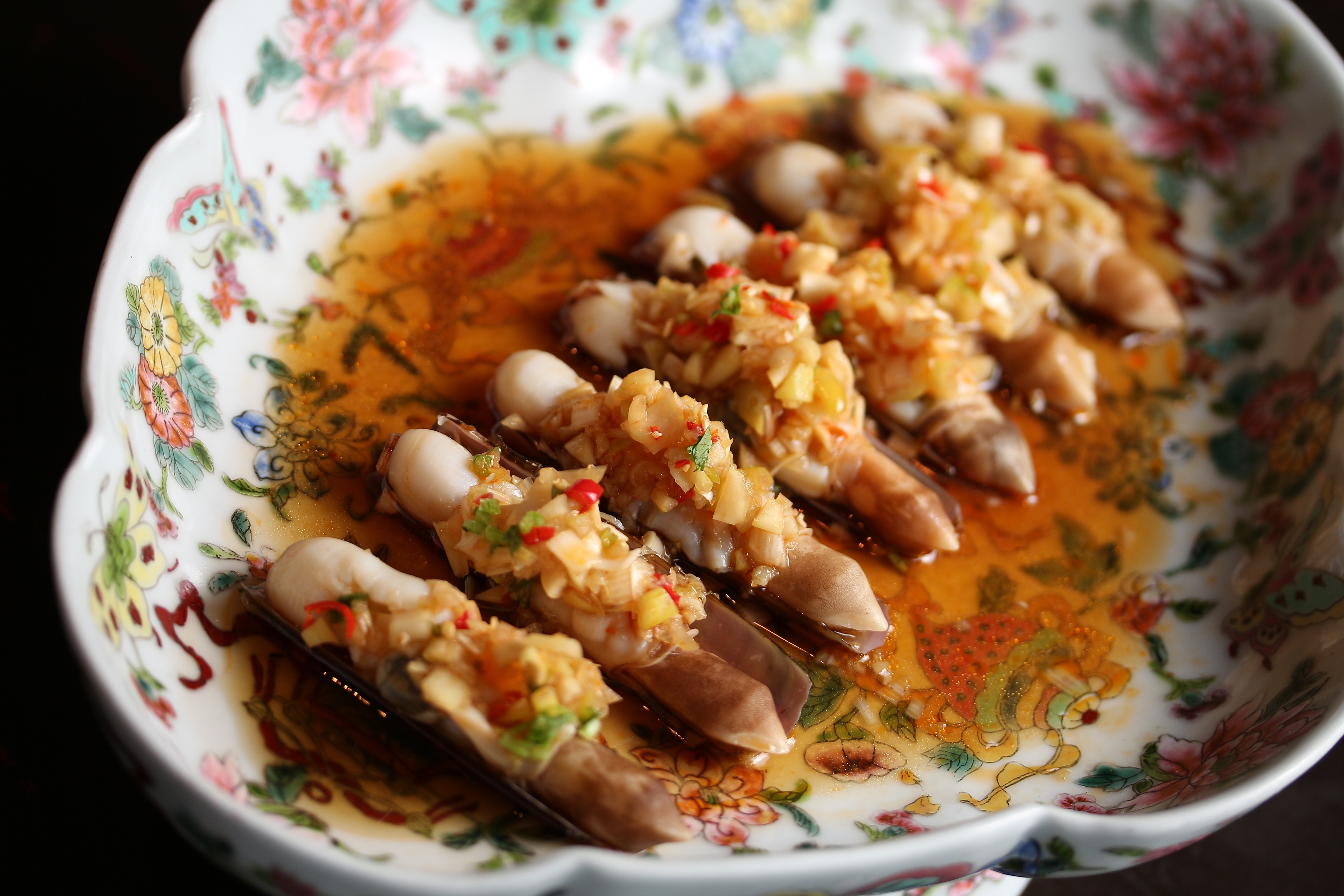 Chilled spiced razor clams steeped in Chinese rose wine